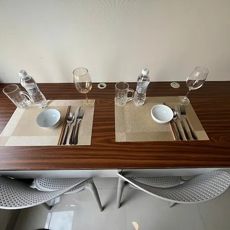 Cbd Luxury Apartment In Rivergate Tower